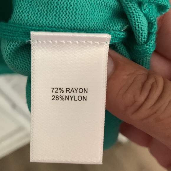 Green hi/lo sweater - Picture 3 of 4